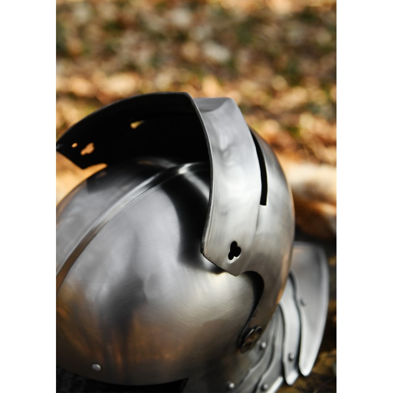 Celada O Sallet Medieval Con Visera Abatible Y Cubrenucas Articulado