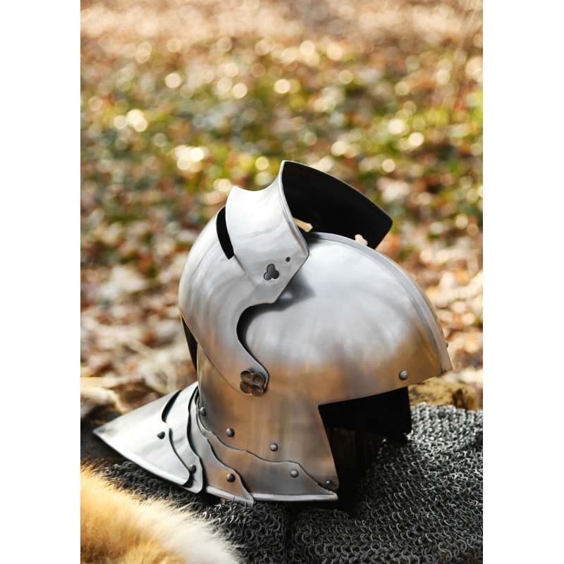 Celada O Sallet Medieval Con Visera Abatible Y Cubrenucas Articulado