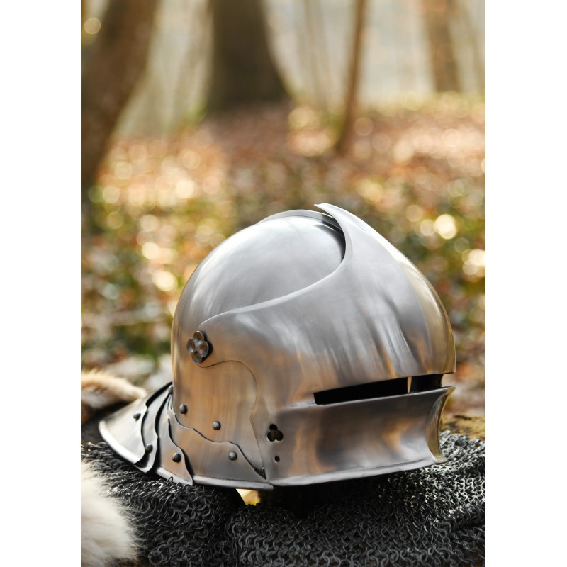Celada O Sallet Medieval Con Visera Abatible Y Cubrenucas Articulado
