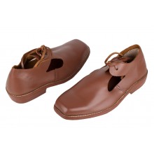 Schuh mit quadratischer Spitze II